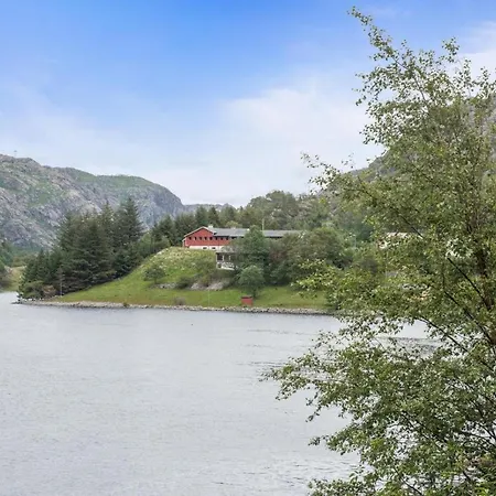 Brufjell & Parking Inn *