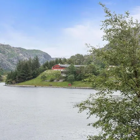 Brufjell & Parking Inn *