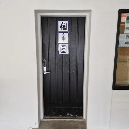 Brufjell & Parking Han/Misafirhane