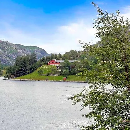 Inn Brufjell & Parking