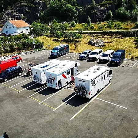 Brufjell & Parking *