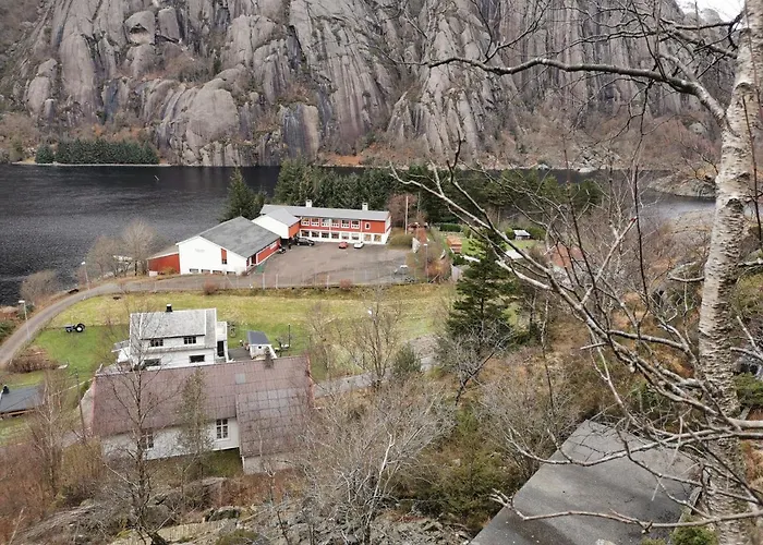 Brufjell & Parking *