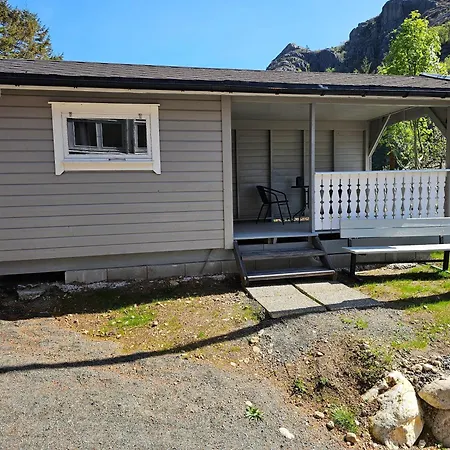 Brufjell Hostel&parking